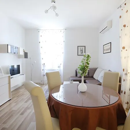 Bay View Apartmán *