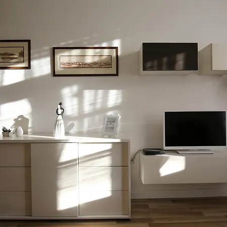 Bay View Apartment *